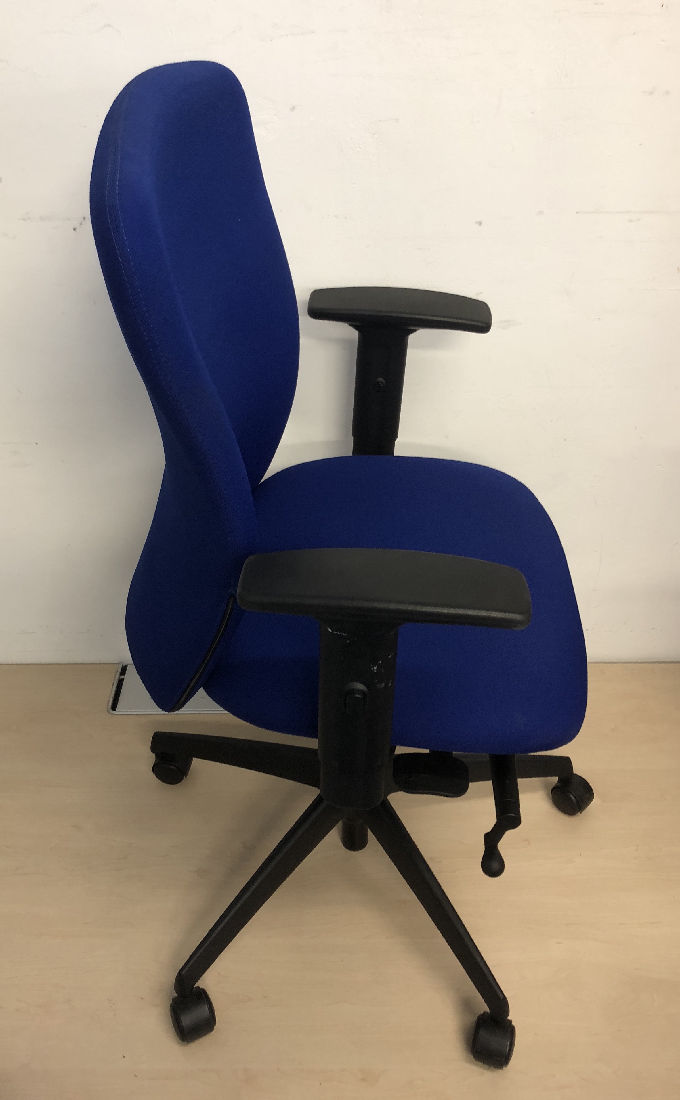 Blue Komac / Boss Design Ergonomic Swivel Office Chair Predominantly Office
